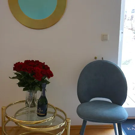 Kaiserperle Mit Balkon Direkt Am Apartment Lubeck